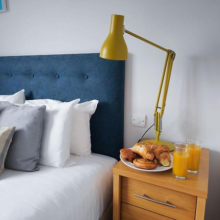 Hq Aparthotel Farnborough Фарнборо Экстерьер фото