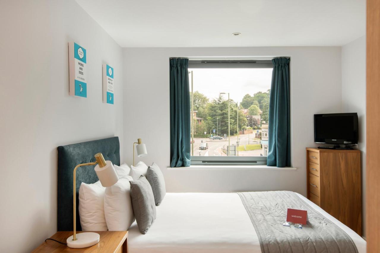 Hq Aparthotel Farnborough Фарнборо Экстерьер фото