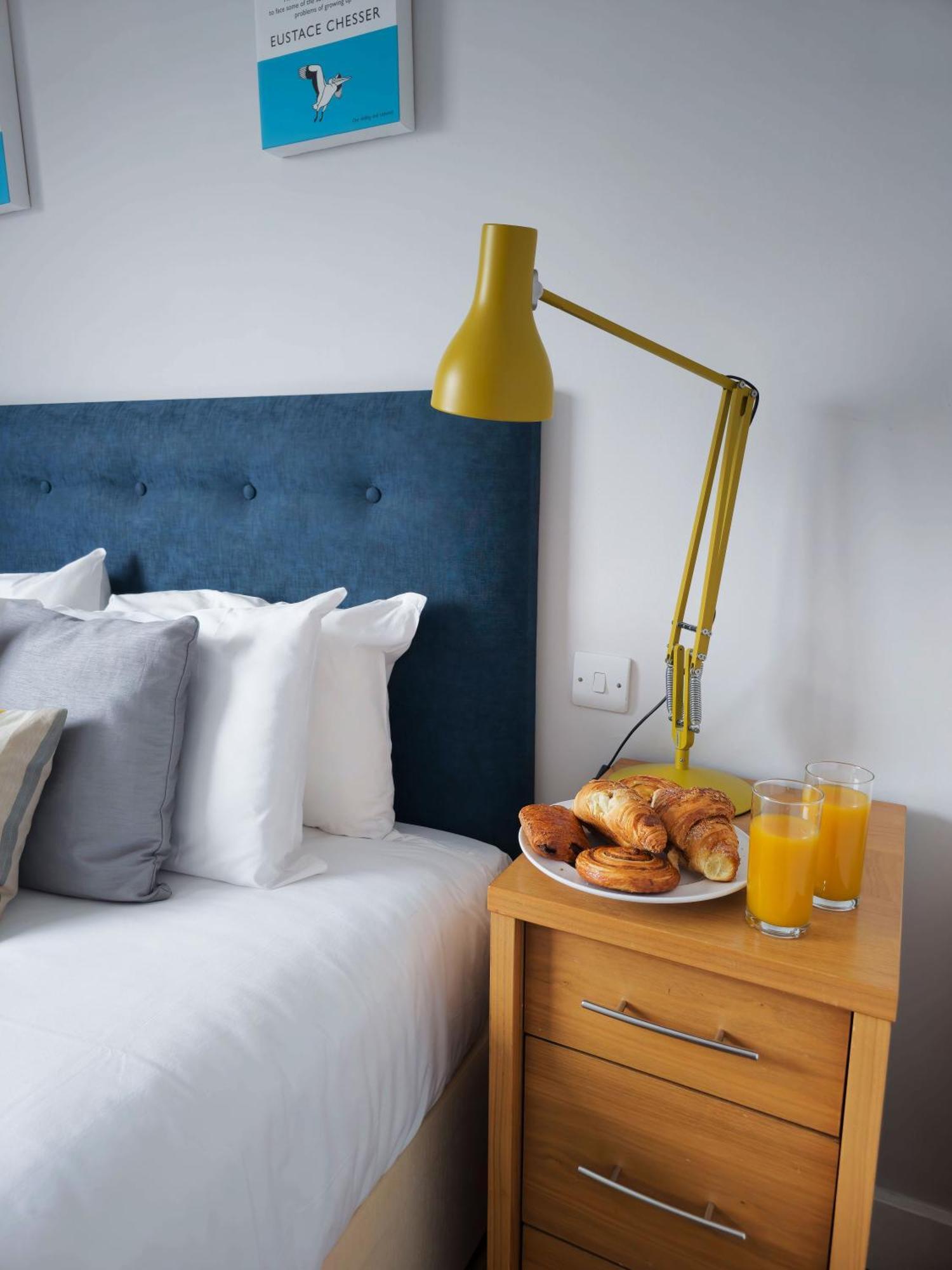 Hq Aparthotel Farnborough Фарнборо Экстерьер фото