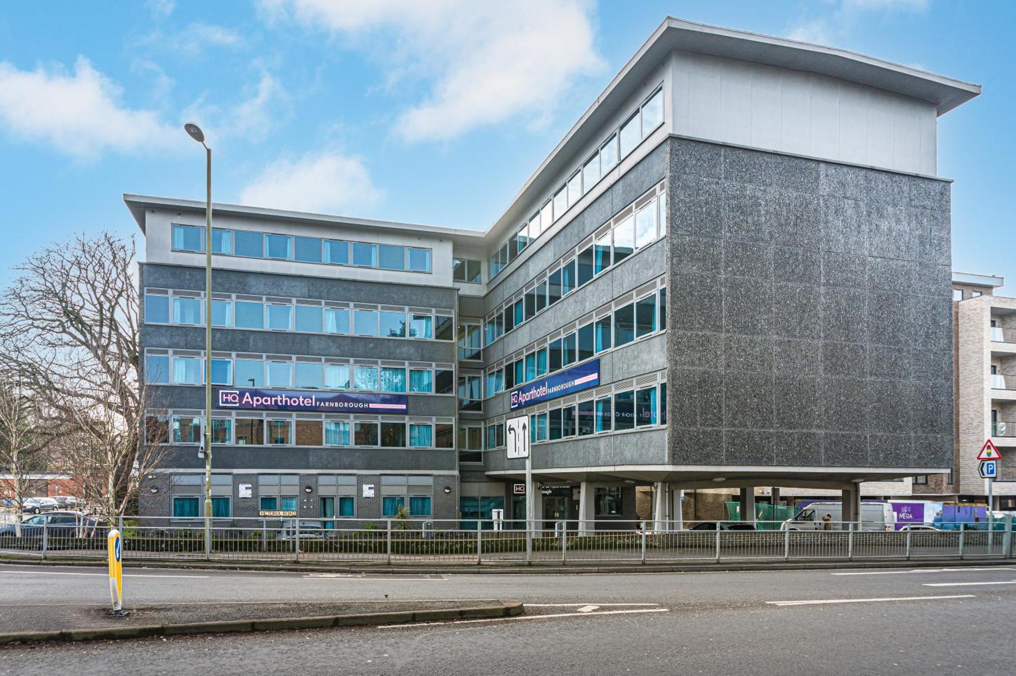 Hq Aparthotel Farnborough Фарнборо Экстерьер фото