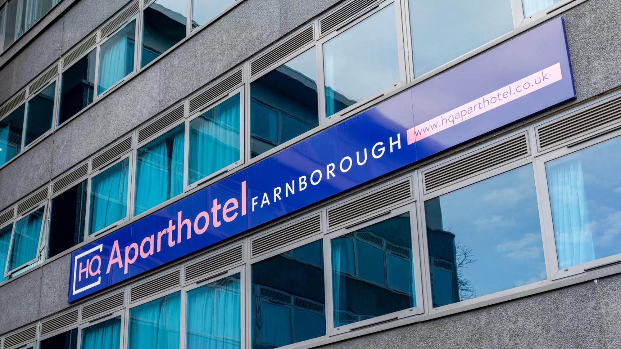 Hq Aparthotel Farnborough Фарнборо Экстерьер фото