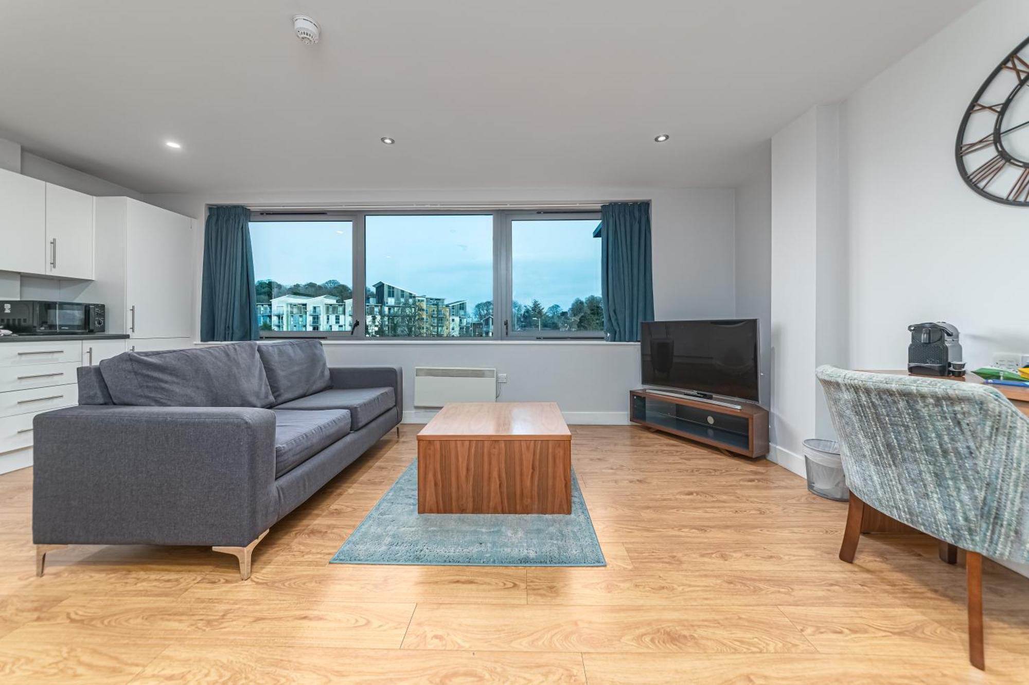 Hq Aparthotel Farnborough Фарнборо Экстерьер фото
