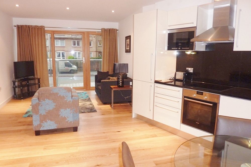 Hq Aparthotel Farnborough Фарнборо Экстерьер фото