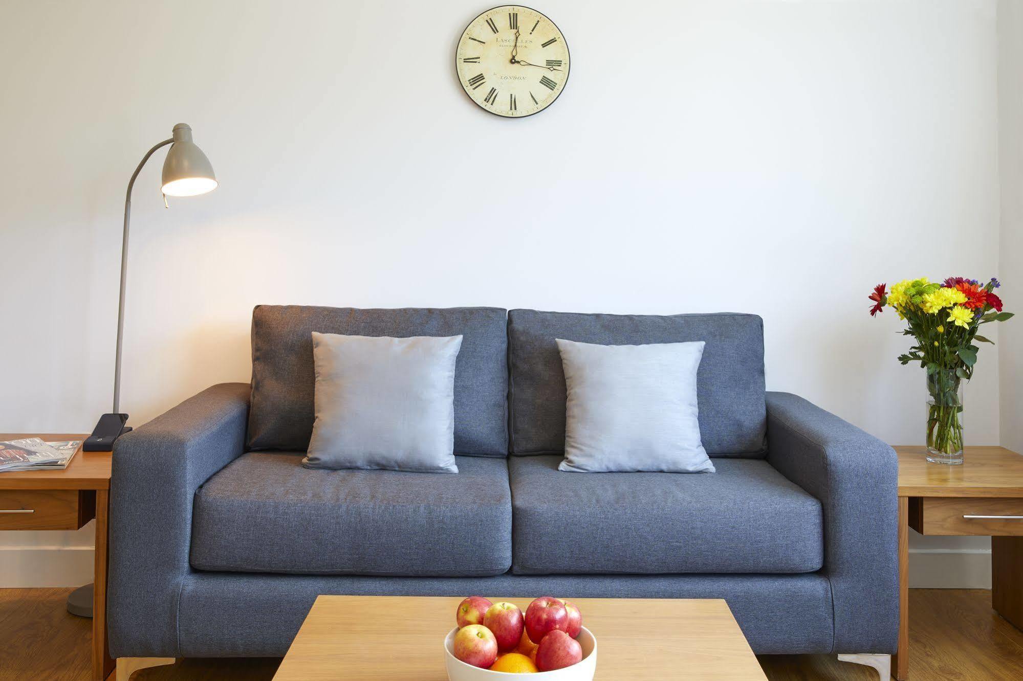 Hq Aparthotel Farnborough Фарнборо Экстерьер фото
