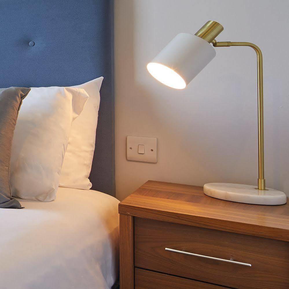 Hq Aparthotel Farnborough Фарнборо Экстерьер фото