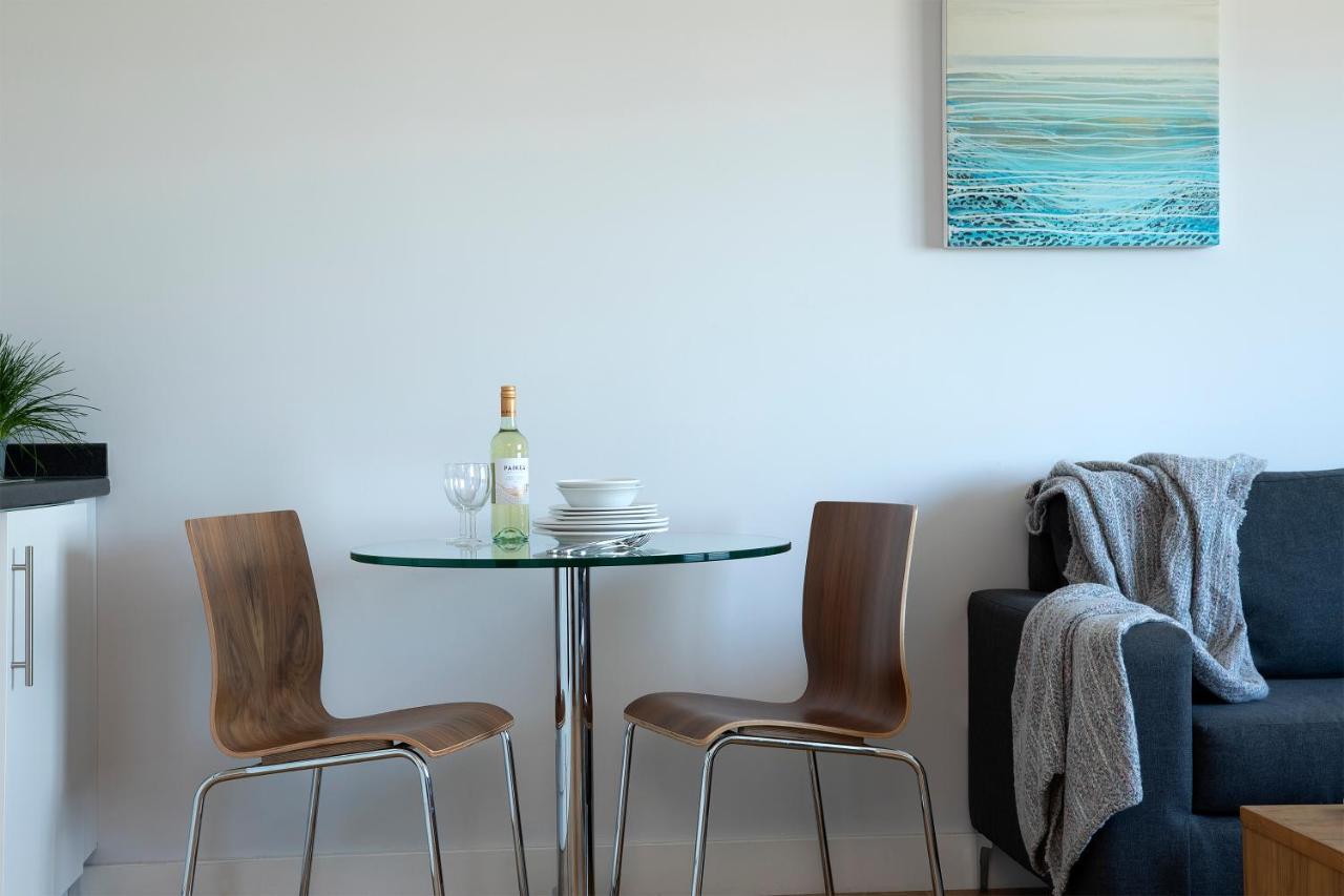 Hq Aparthotel Farnborough Фарнборо Экстерьер фото